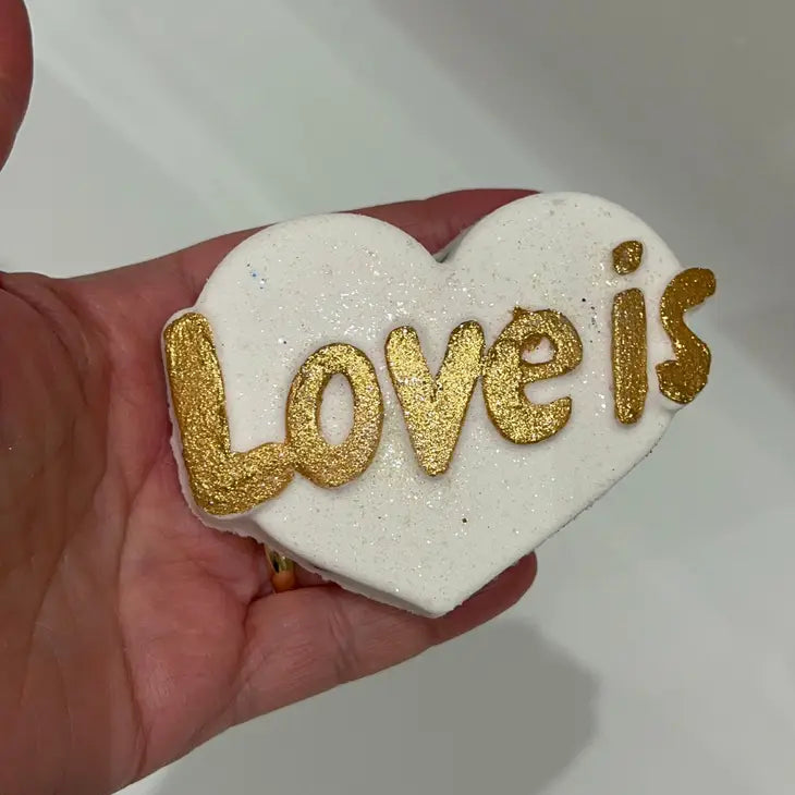 BOMBE DE BAIN LOVE IS